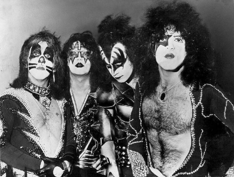 KISS: 7 retroscena che non ti aspetti sulla band più teatrale del rock